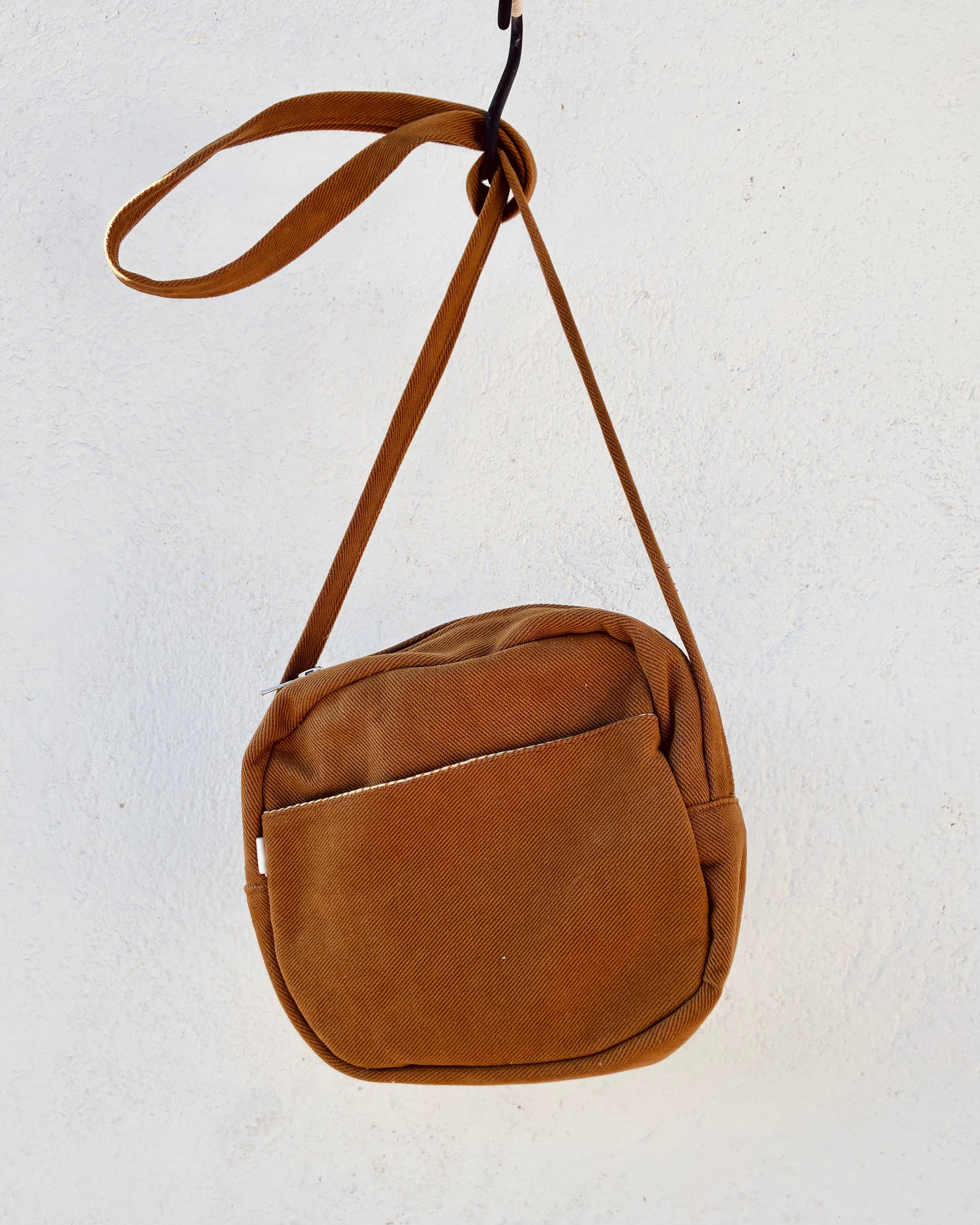 COMPACT CROSSBODY BAG · Sherpa's warmth